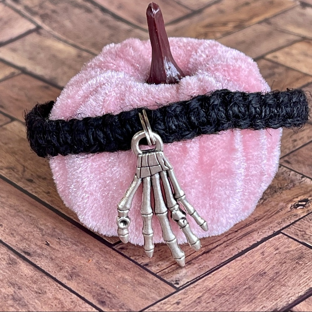 Handmade black hemp knot bracelet w/silver tone skeleton hand charm - Picture 1 of 7